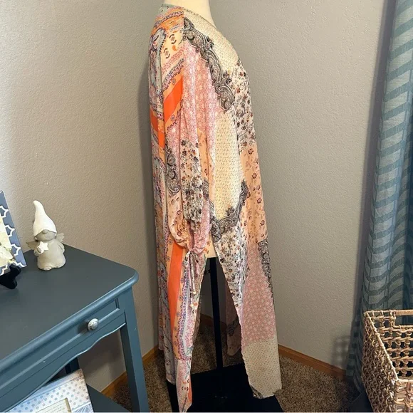 Gimmicks Duster Kimono - Picture 2 of 10